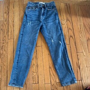 stradivarius women’s Blue Slim Straight Mom jeans Distressed Jeans